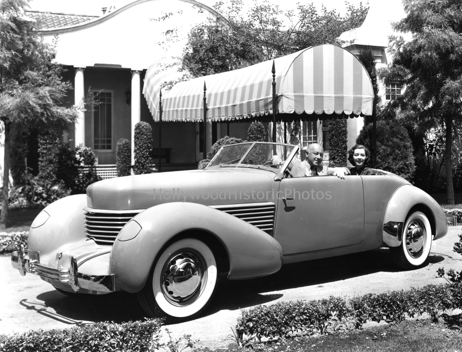 Cecil B. DeMille 1928 In his Auburn.jpg